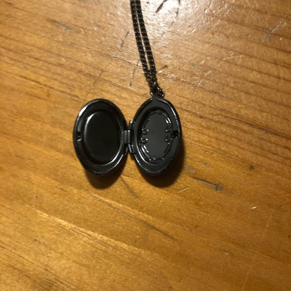 Locket - Picture 2 of 2